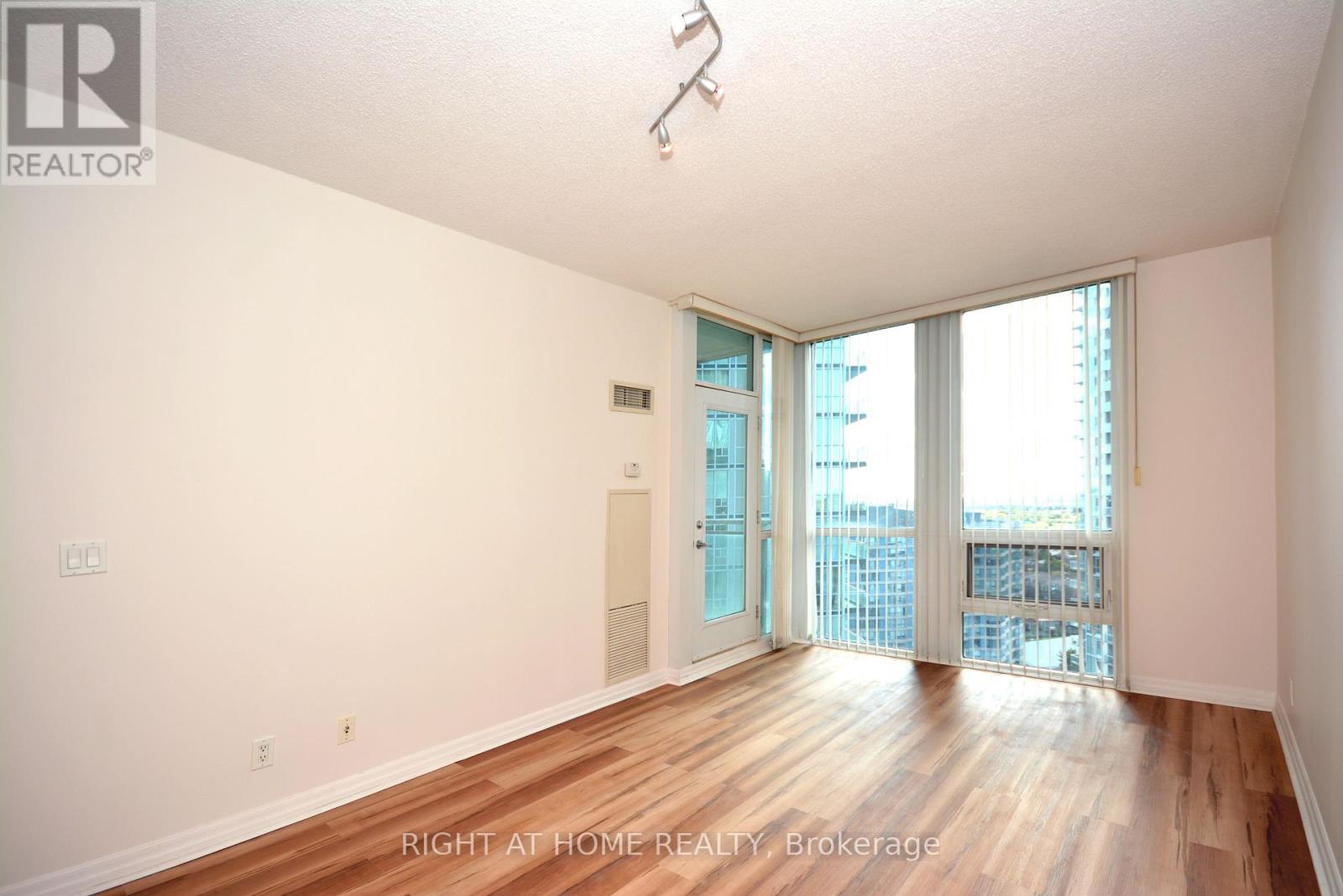 1805 - 220 Burnhamthorpe Road W, Mississauga, Ontario  L5B 4N4 - Photo 18 - W12456427