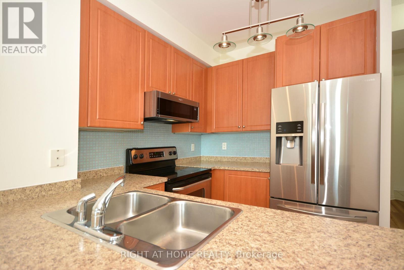 1805 - 220 Burnhamthorpe Road W, Mississauga, Ontario  L5B 4N4 - Photo 19 - W12456427