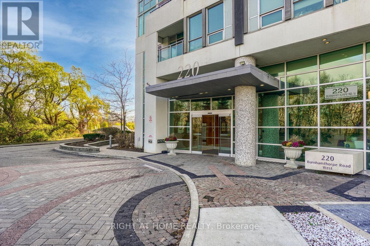 1805 - 220 Burnhamthorpe Road W, Mississauga, Ontario  L5B 4N4 - Photo 2 - W12456427