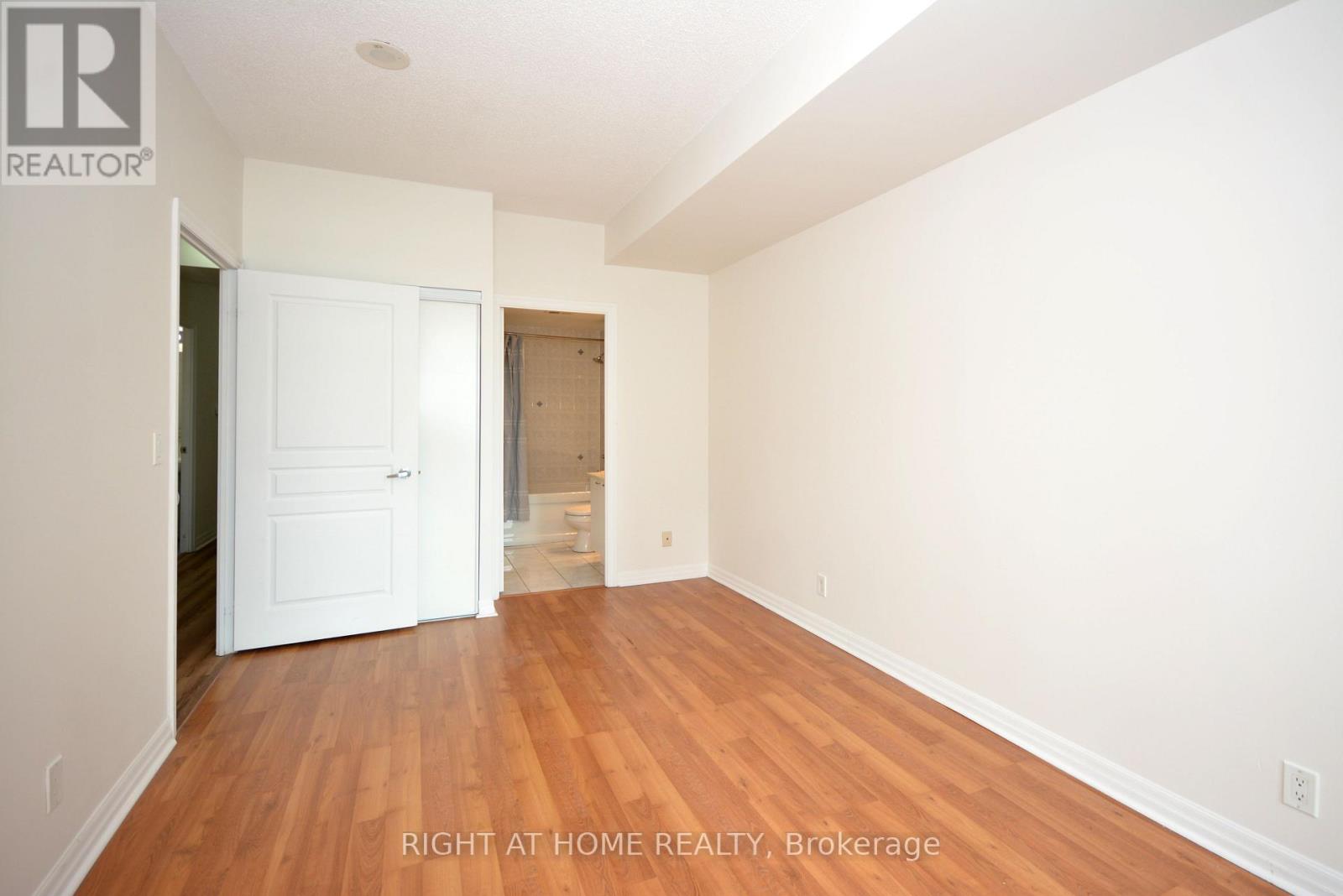 1805 - 220 Burnhamthorpe Road W, Mississauga, Ontario  L5B 4N4 - Photo 25 - W12456427