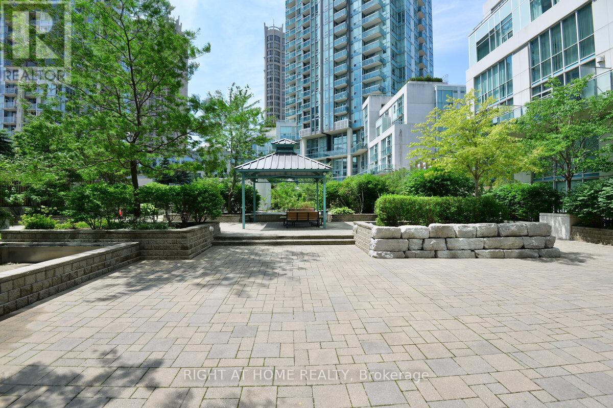 1805 - 220 Burnhamthorpe Road W, Mississauga, Ontario  L5B 4N4 - Photo 30 - W12456427
