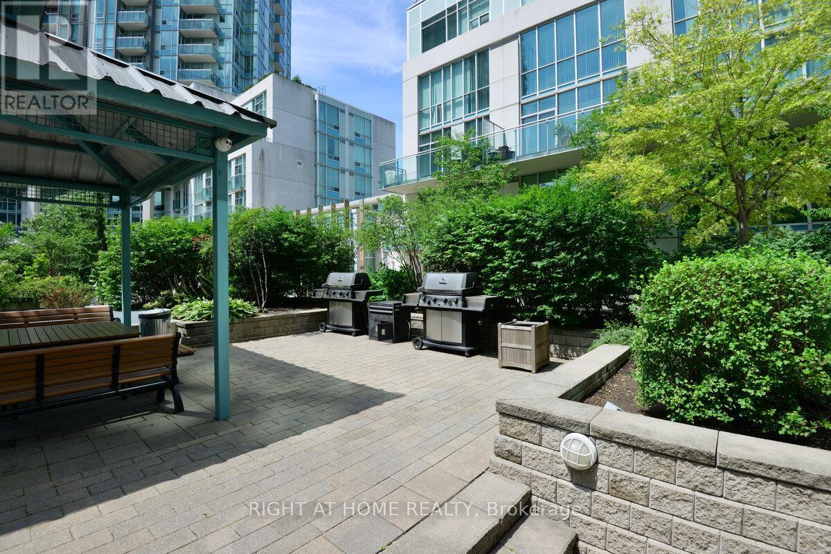 1805 - 220 Burnhamthorpe Road W, Mississauga, Ontario  L5B 4N4 - Photo 32 - W12456427