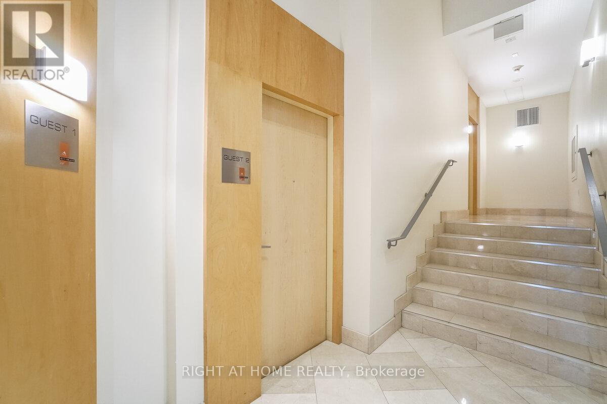 1805 - 220 Burnhamthorpe Road W, Mississauga, Ontario  L5B 4N4 - Photo 5 - W12456427