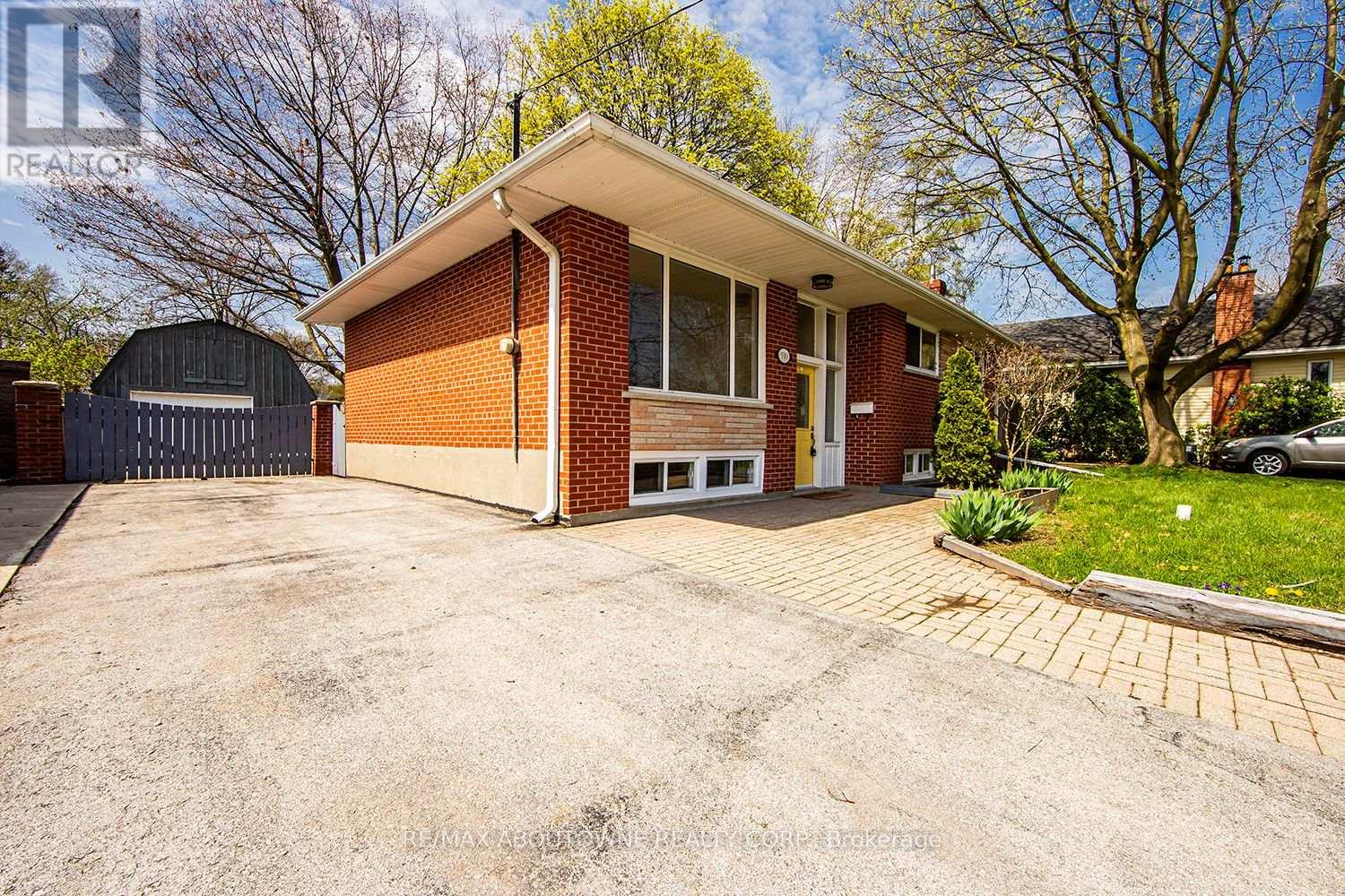 530 LEES LANE, Oakville, Ontario