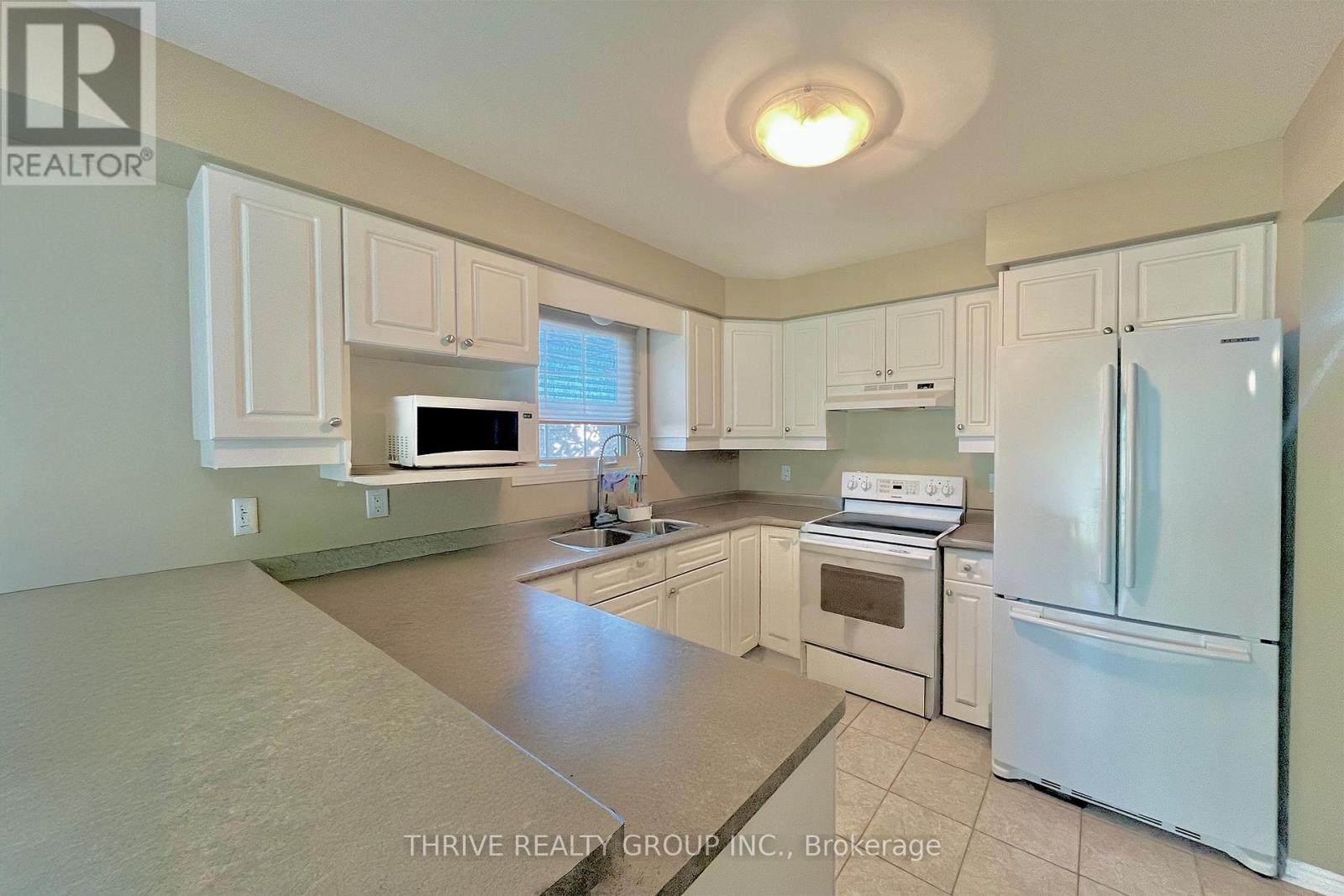 50 - 320 Ambleside Drive, London North, Ontario  N6G 5H9 - Photo 4 - X12456455