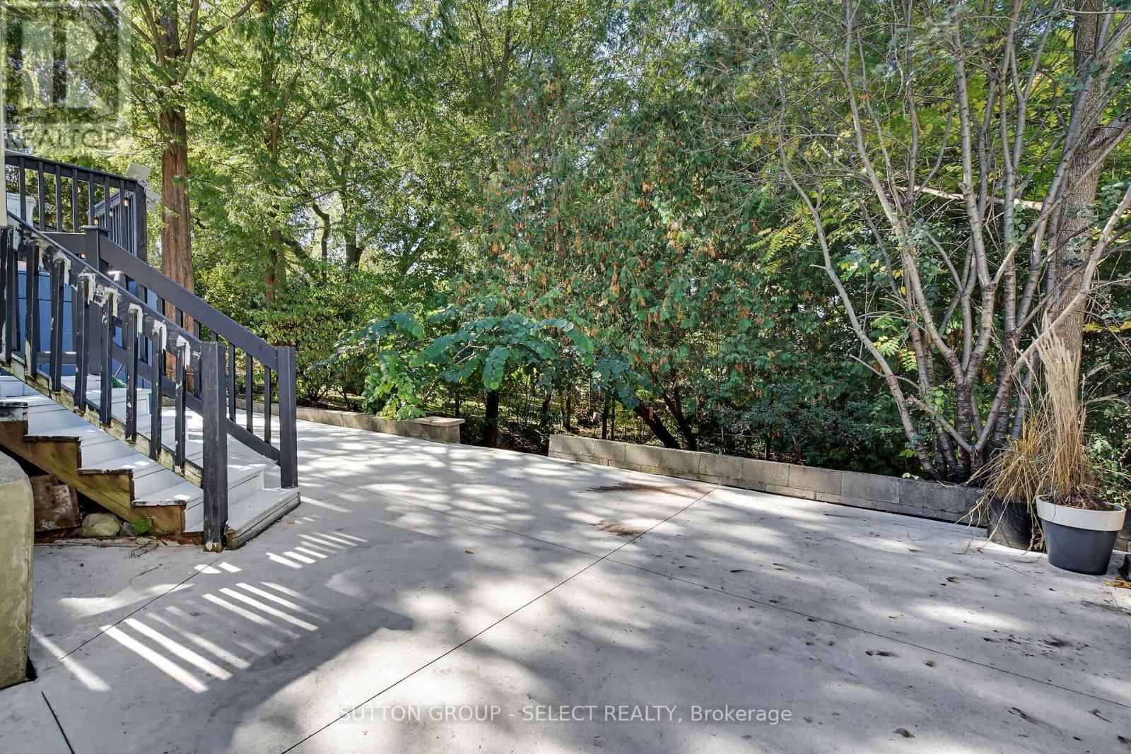 413 Old Wonderland Road, London South, Ontario  N6K 3R1 - Photo 36 - X12456472