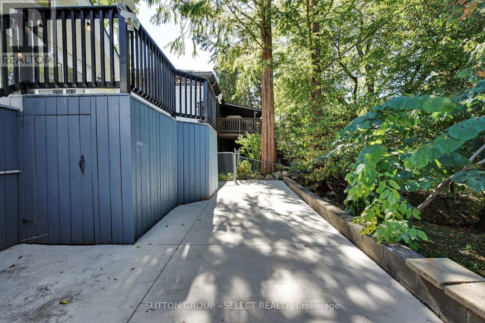 413 Old Wonderland Road, London South, Ontario  N6K 3R1 - Photo 37 - X12456472