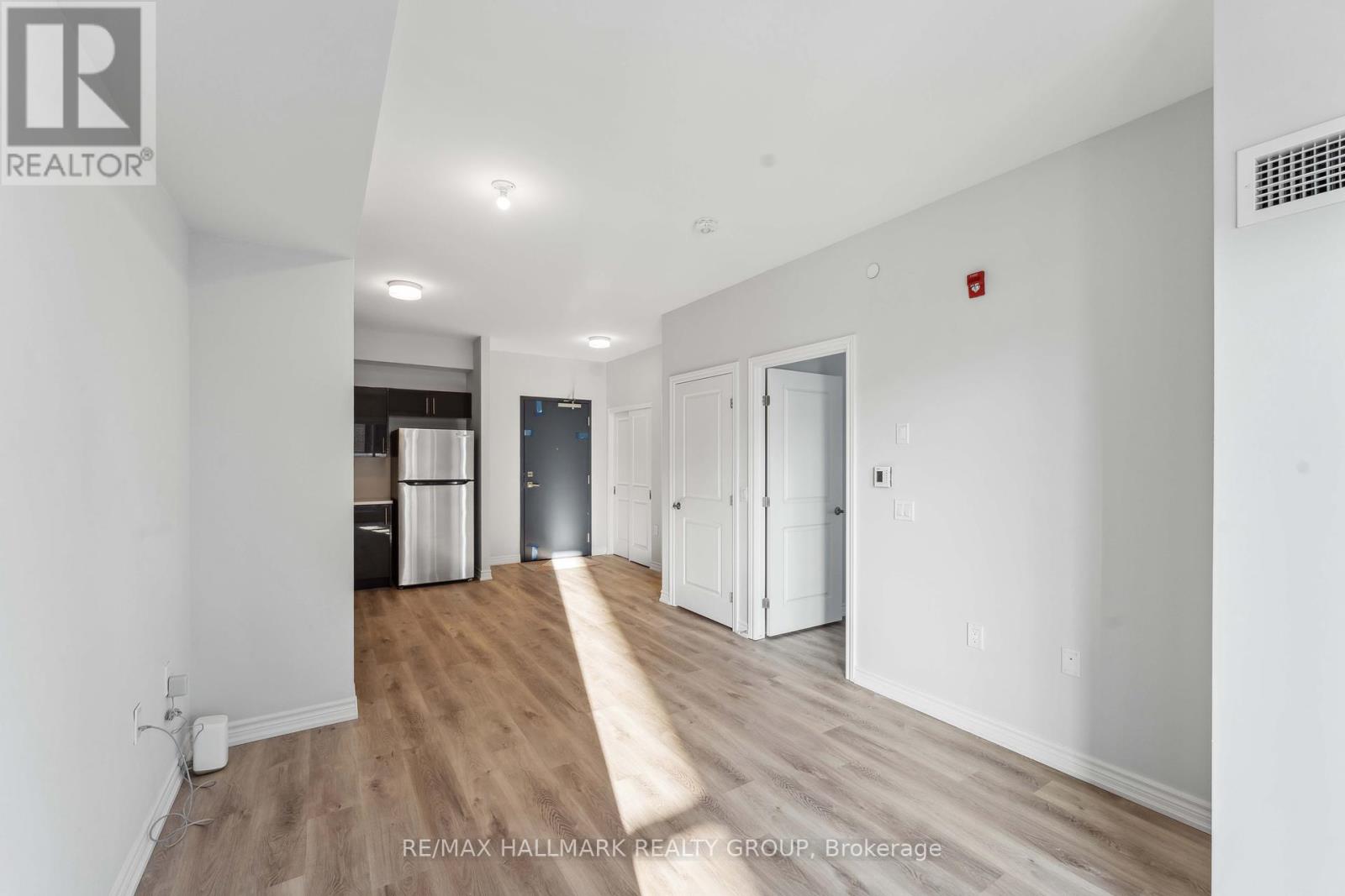 206 - 397 Codd's Road, Ottawa, Ontario  K1K 5C7 - Photo 12 - X12456491