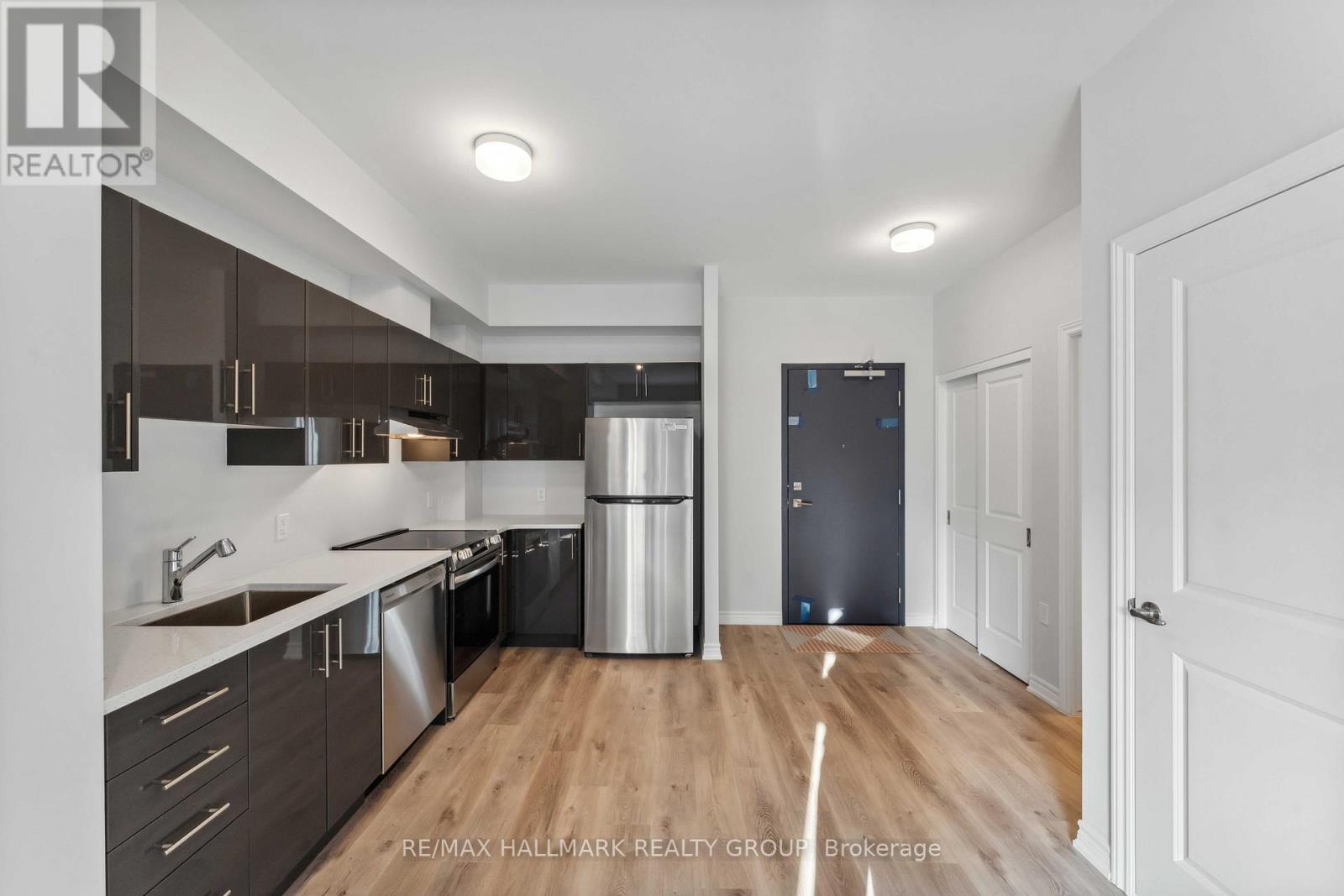 206 - 397 Codd's Road, Ottawa, Ontario  K1K 5C7 - Photo 6 - X12456491