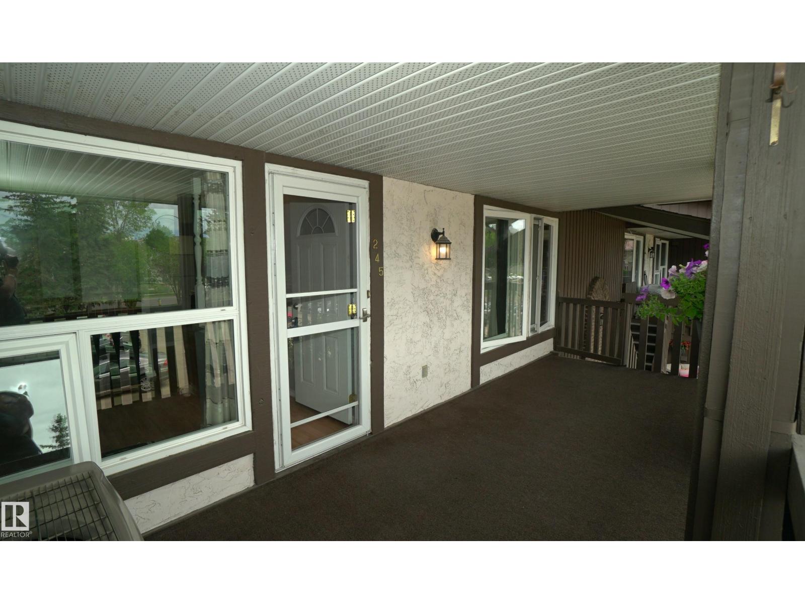 245 Surrey Gardens Gd Nw, Edmonton, Alberta  T5T 1Z3 - Photo 3 - E4461648