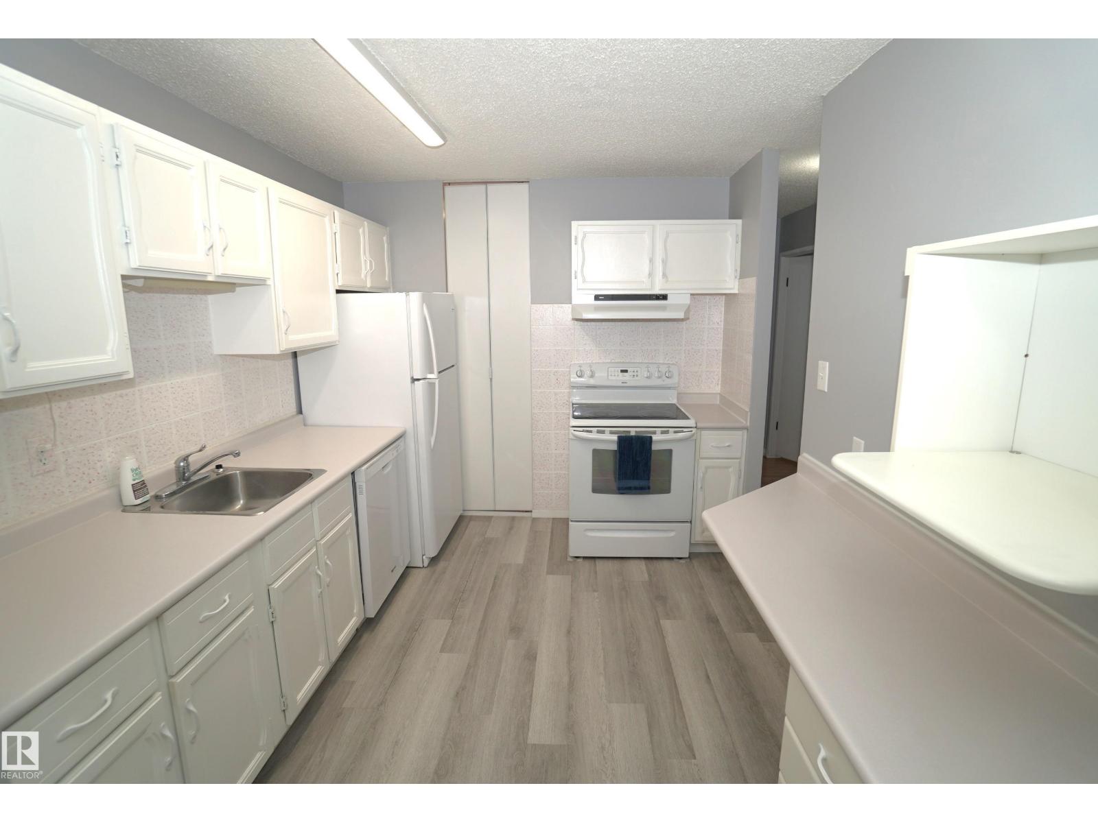 245 Surrey Gardens Gd Nw, Edmonton, Alberta  T5T 1Z3 - Photo 4 - E4461648