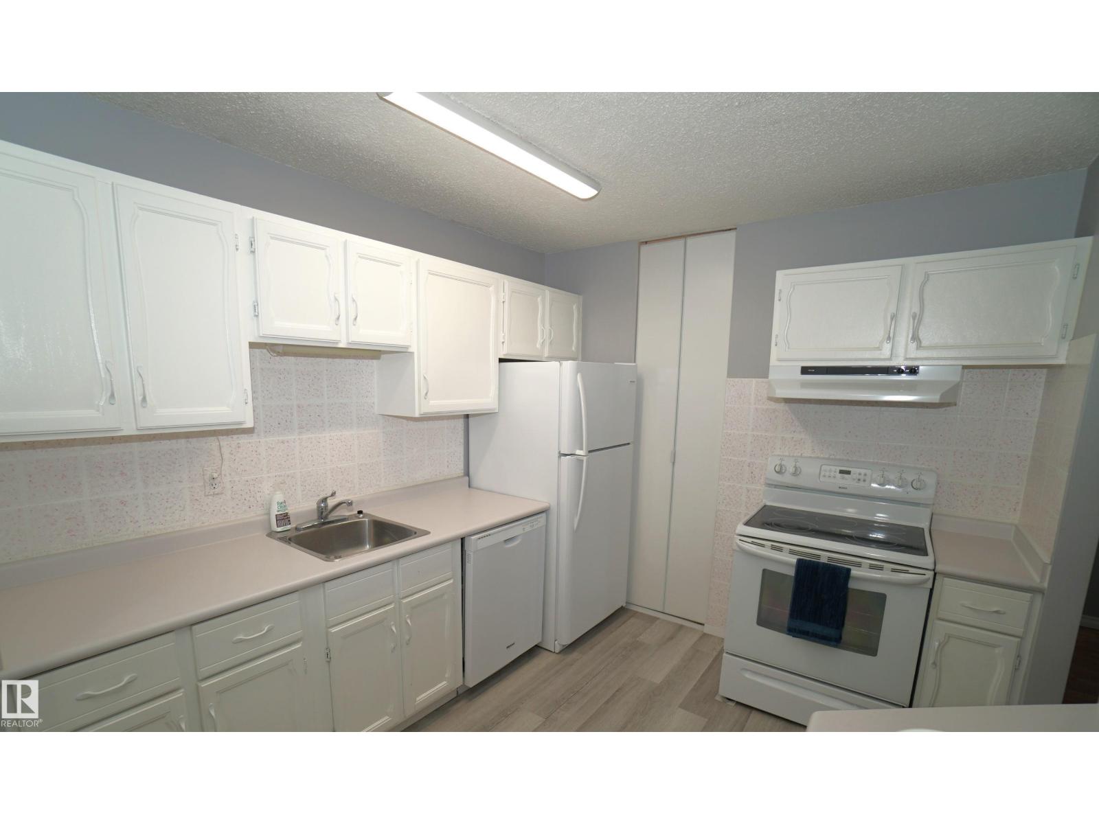 245 Surrey Gardens Gd Nw, Edmonton, Alberta  T5T 1Z3 - Photo 5 - E4461648