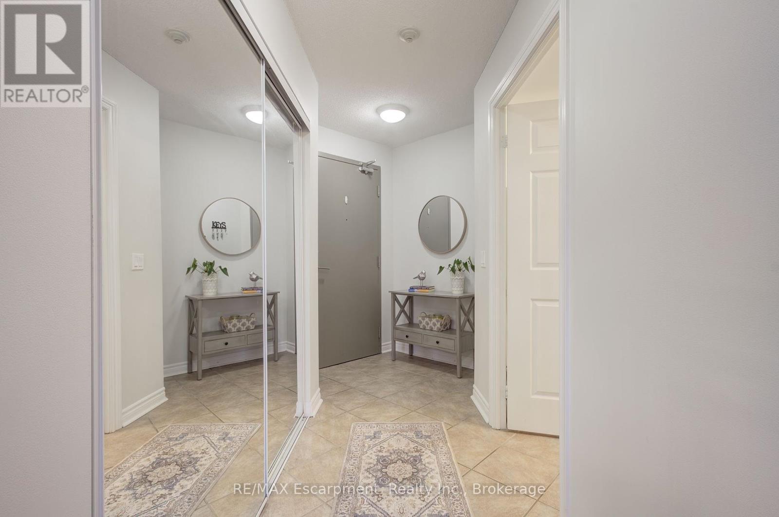311 - 2325 Central Park Drive, Oakville, Ontario  L6H 0E2 - Photo 4 - W12456484