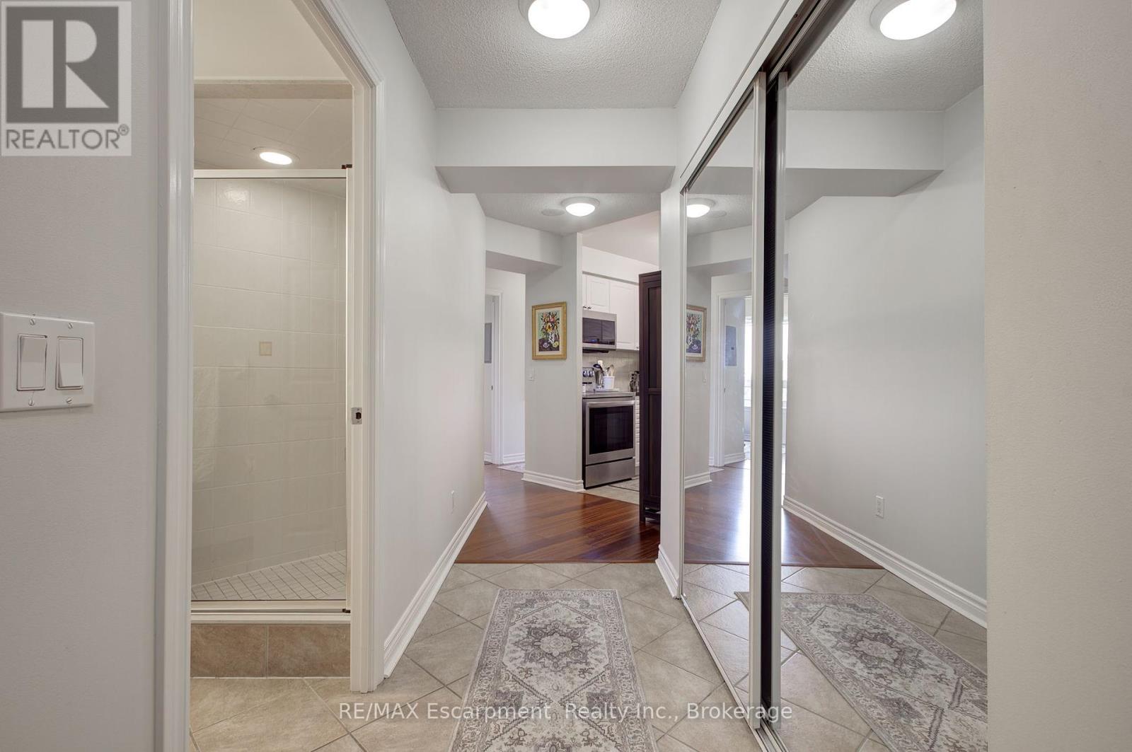 311 - 2325 Central Park Drive, Oakville, Ontario  L6H 0E2 - Photo 5 - W12456484