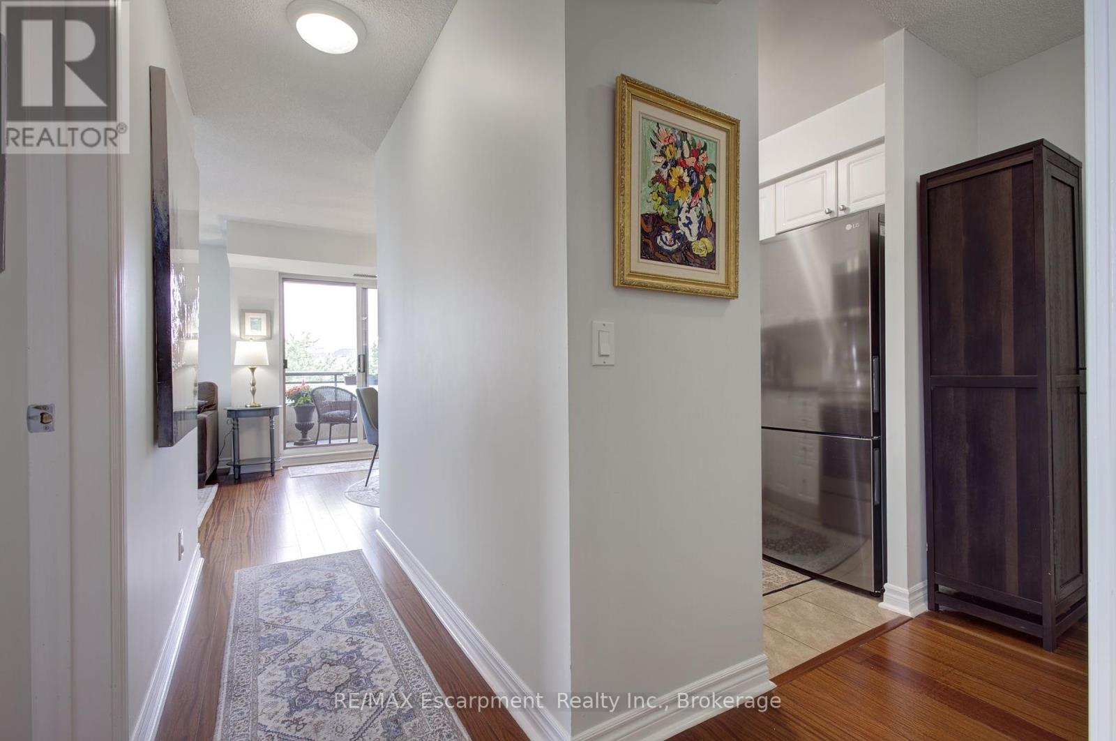 311 - 2325 Central Park Drive, Oakville, Ontario  L6H 0E2 - Photo 6 - W12456484