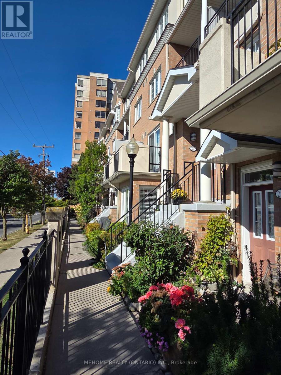 221 GRANDVIEW WAY, Toronto, Ontario