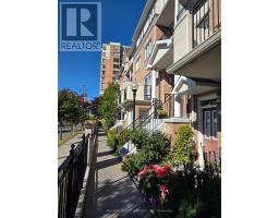 221 GRANDVIEW WAY, Toronto, Ontario