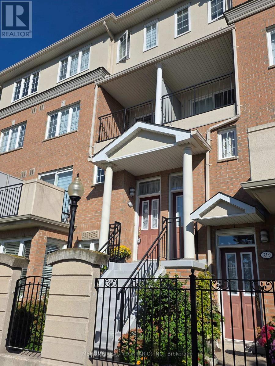221 Grandview Way, Toronto, Ontario  M2N 6V3 - Photo 3 - C12456435