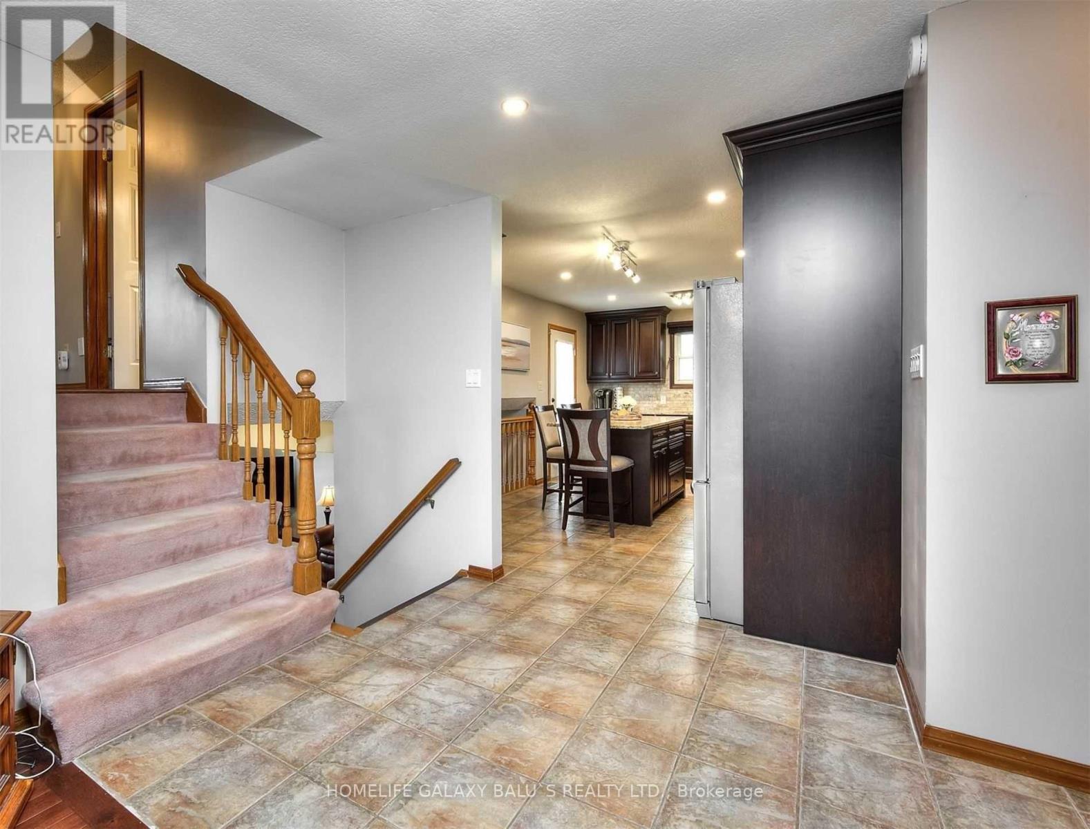 3 Cora Drive, Kitchener, Ontario  N2N 3C6 - Photo 2 - X12456343