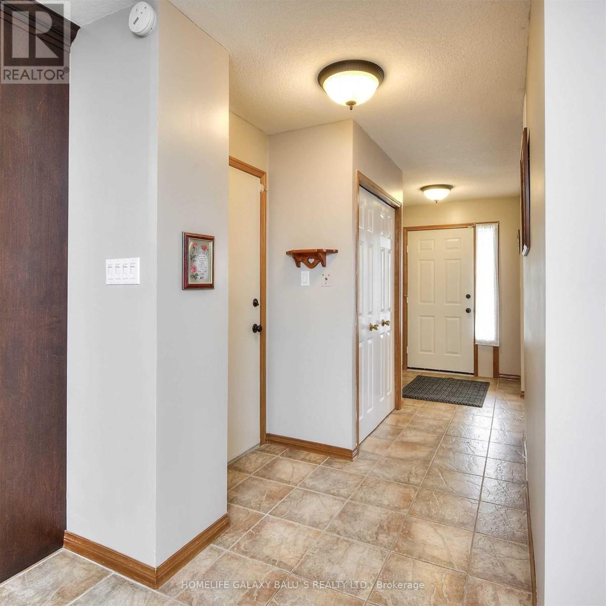 3 Cora Drive, Kitchener, Ontario  N2N 3C6 - Photo 3 - X12456343