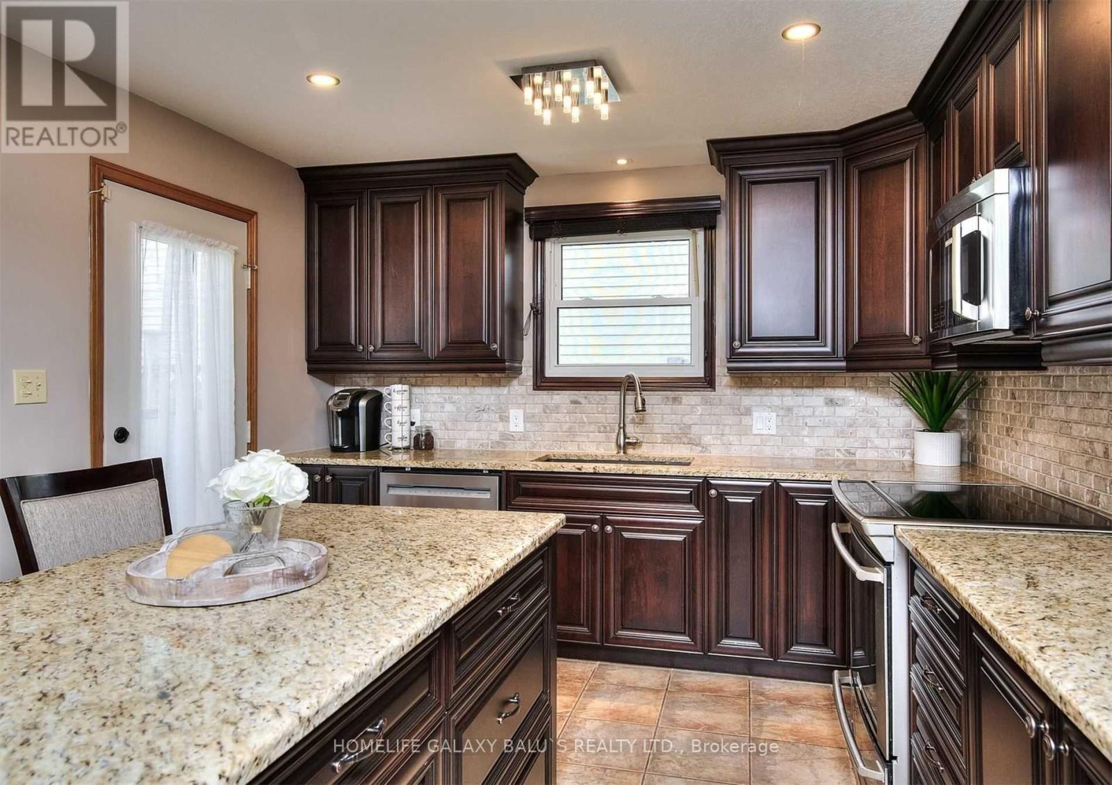 3 Cora Drive, Kitchener, Ontario  N2N 3C6 - Photo 9 - X12456343