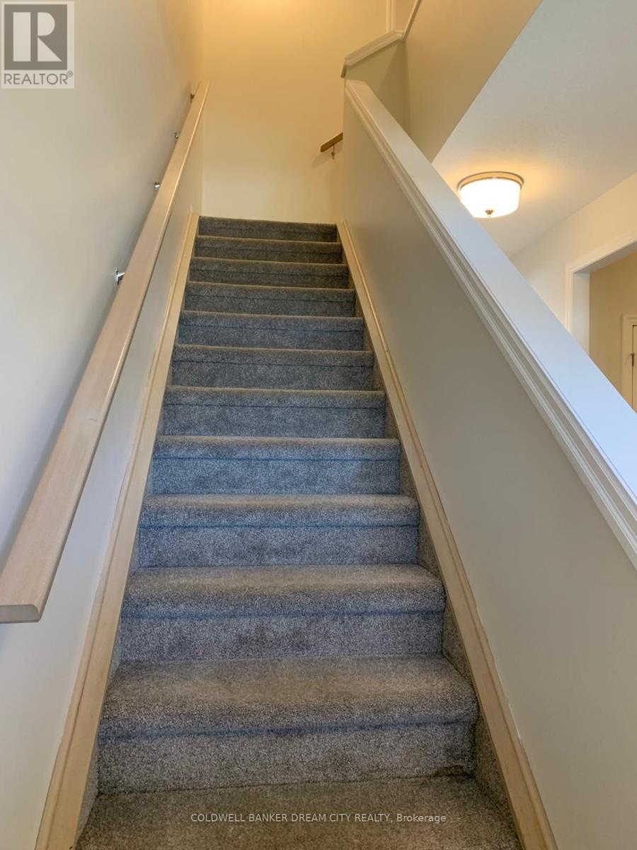 46 Curren Crescent, Tillsonburg, Ontario  N4G 0J3 - Photo 12 - X12456404