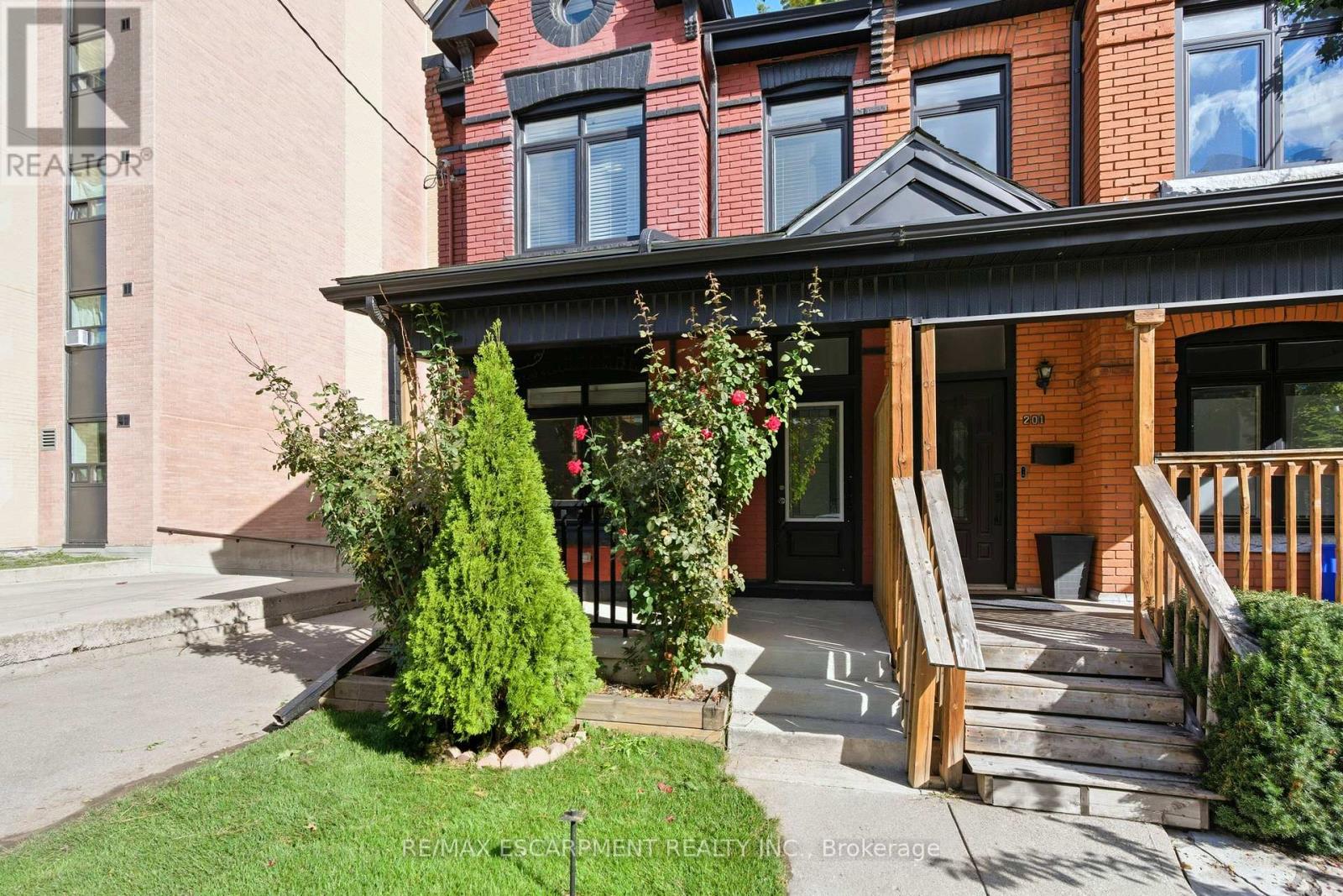 199 Jackson Street E, Hamilton, Ontario  L8N 1L7 - Photo 3 - X12456424