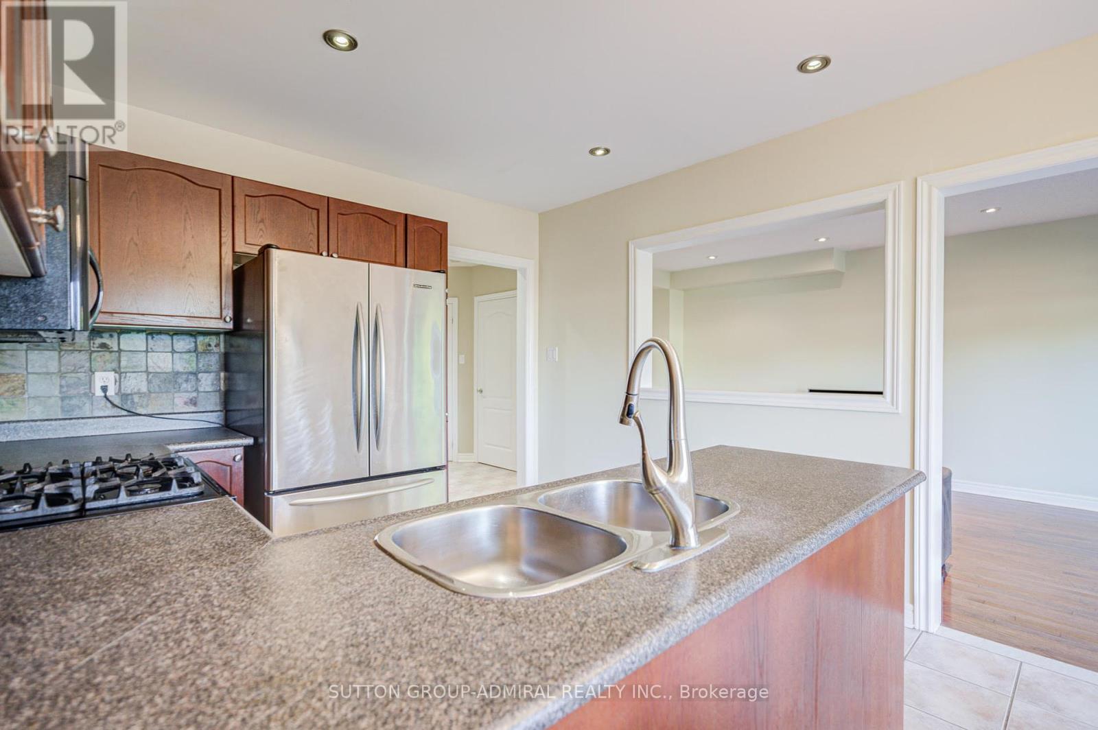 6 Lorridge Street, Richmond Hill, Ontario  L4E 4E6 - Photo 10 - N12456391