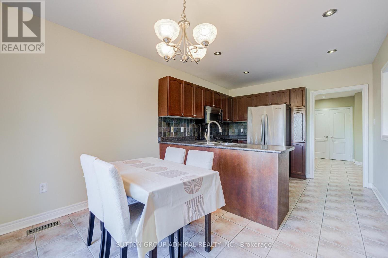6 Lorridge Street, Richmond Hill, Ontario  L4E 4E6 - Photo 11 - N12456391