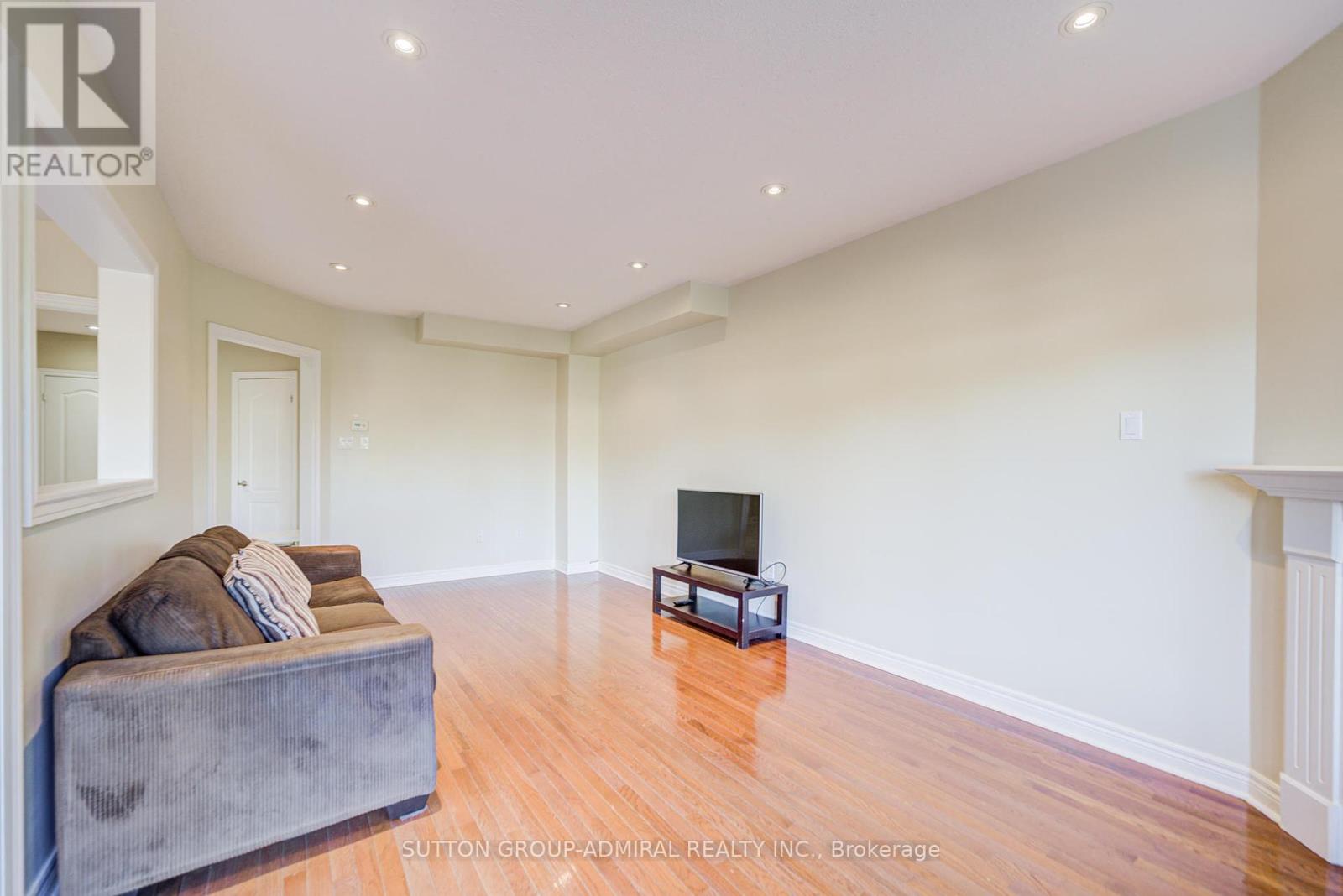 6 Lorridge Street, Richmond Hill, Ontario  L4E 4E6 - Photo 18 - N12456391
