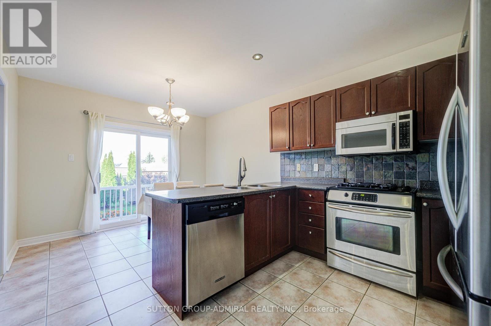 6 Lorridge Street, Richmond Hill, Ontario  L4E 4E6 - Photo 6 - N12456391