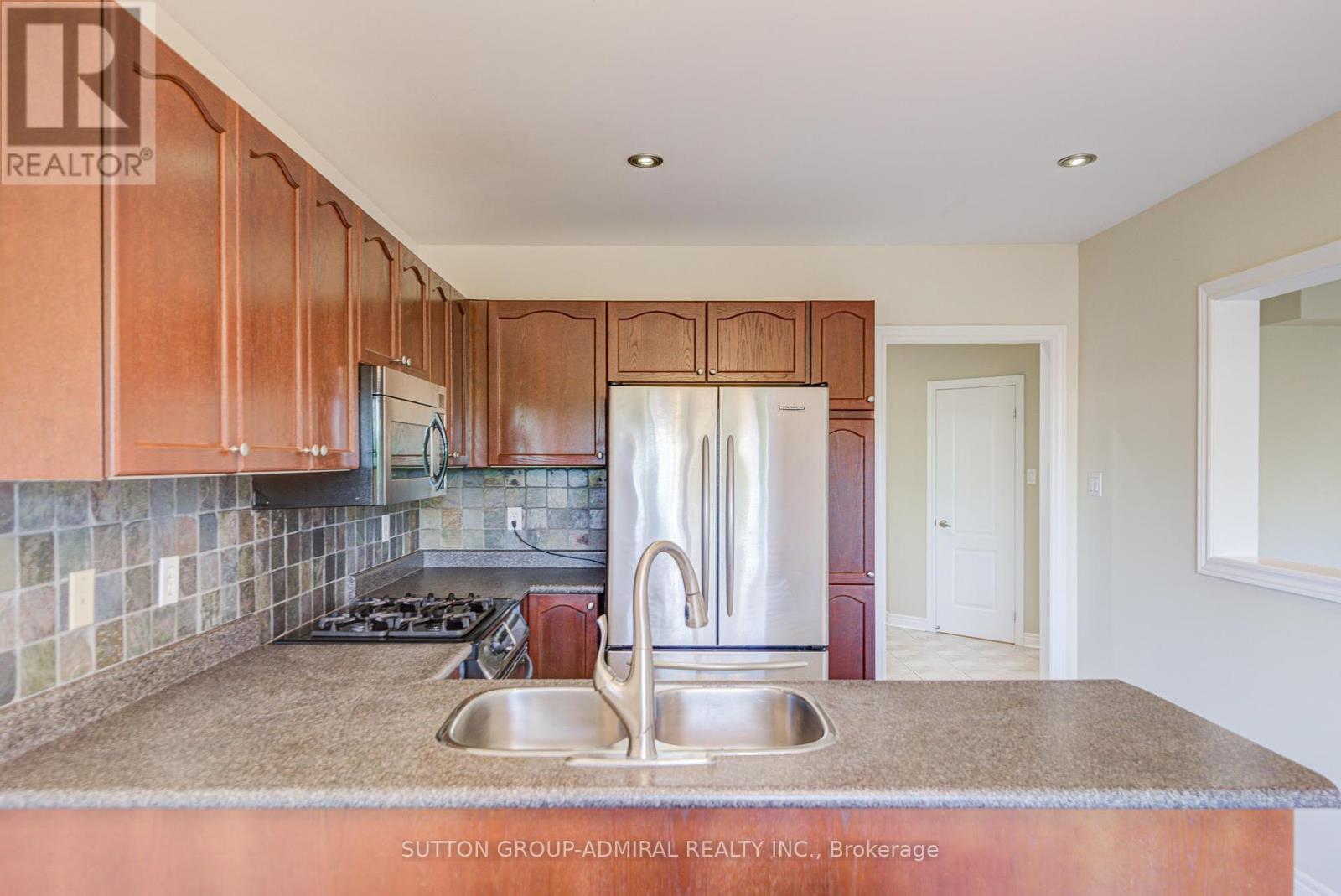 6 Lorridge Street, Richmond Hill, Ontario  L4E 4E6 - Photo 9 - N12456391