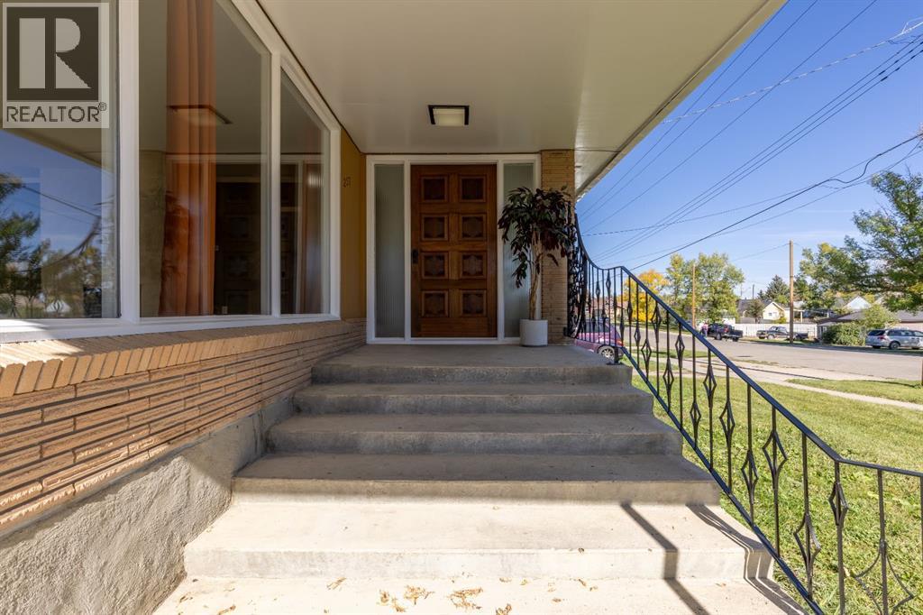 257 2 Street W, Cardston, Alberta  T0K 0K0 - Photo 2 - A2258613