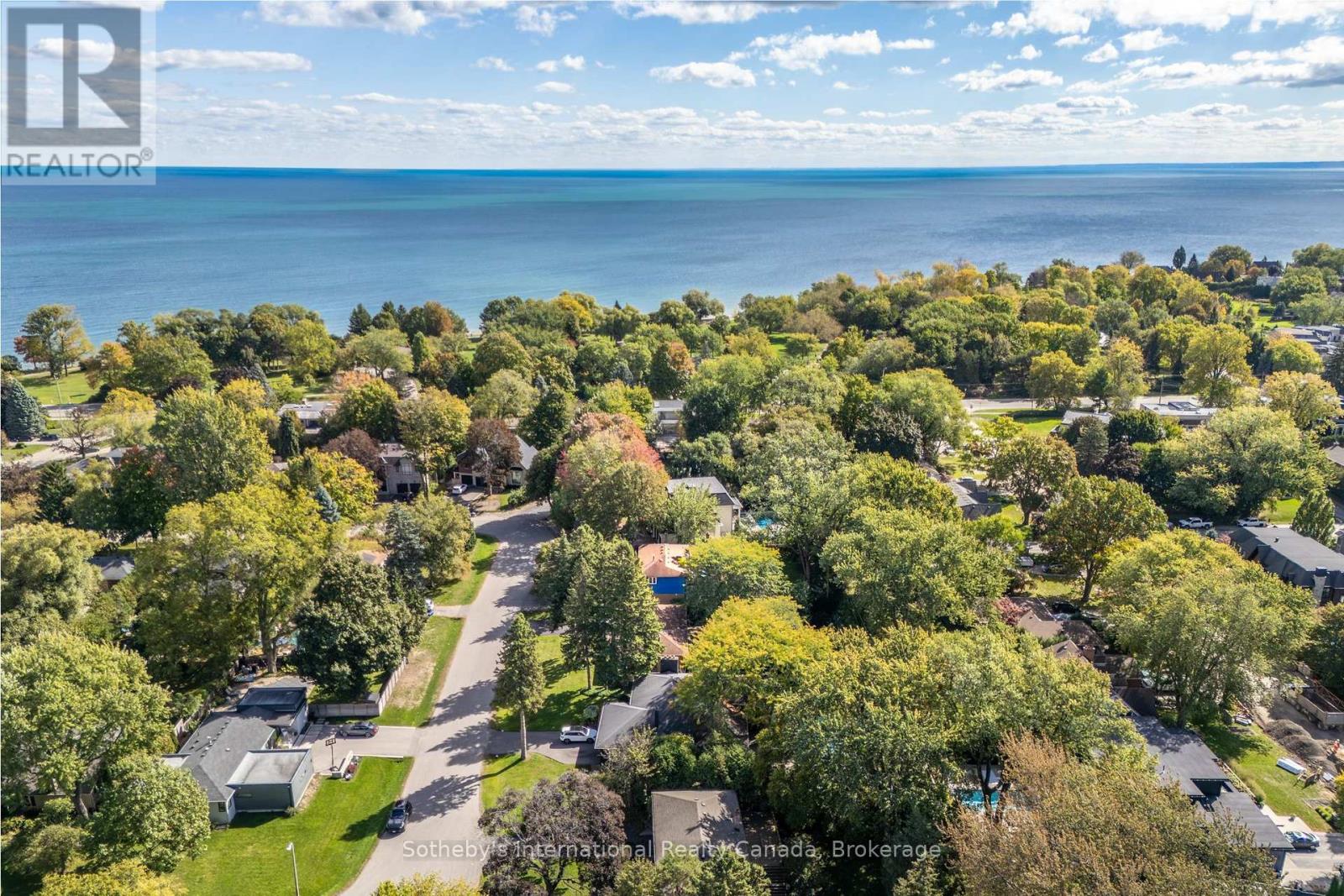 98 Selgrove Crescent, Oakville, Ontario  L6L 1L3 - Photo 42 - W12450412