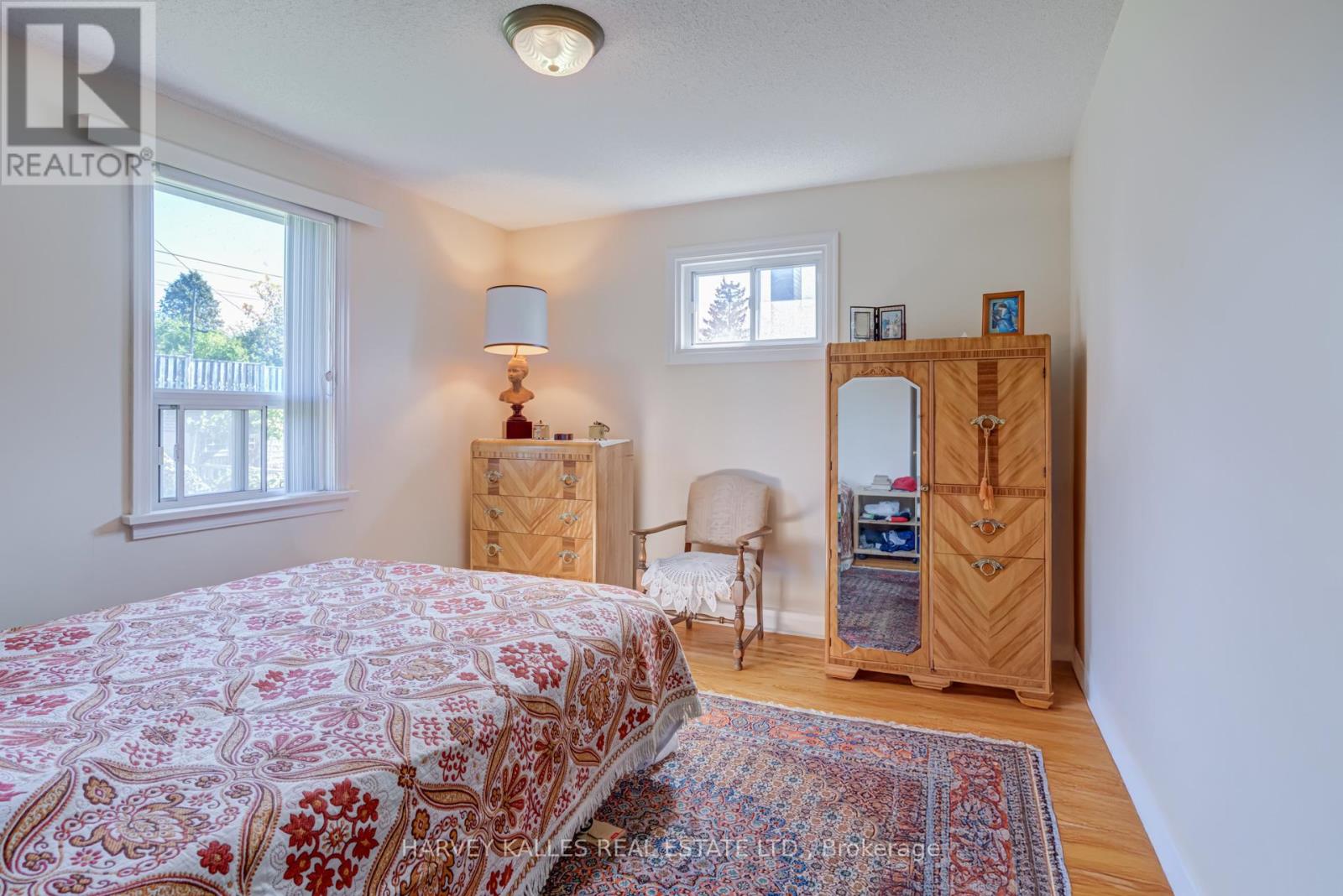 82 Cork Avenue, Toronto, Ontario  M6B 2Y2 - Photo 9 - W12451750