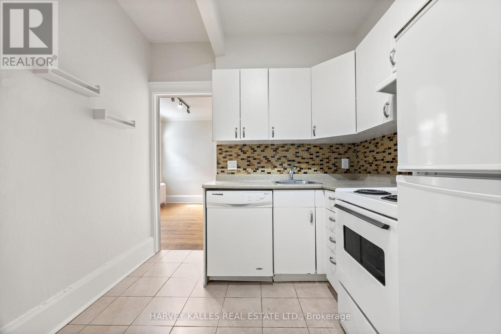 101 - 440 Avenue Road, Toronto, Ontario  M4V 1J8 - Photo 11 - C12448198