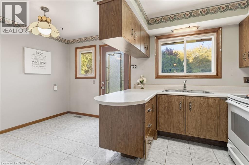 241 Tottenham Road, Burlington, Ontario  L7L 4G5 - Photo 7 - 40778054