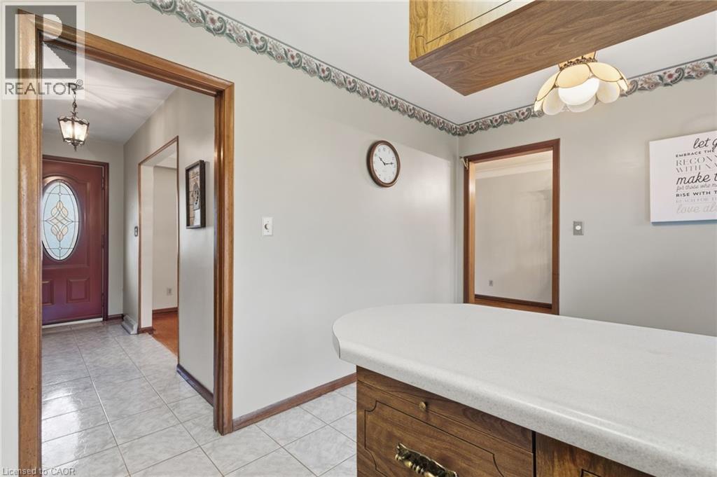 241 Tottenham Road, Burlington, Ontario  L7L 4G5 - Photo 10 - 40778054