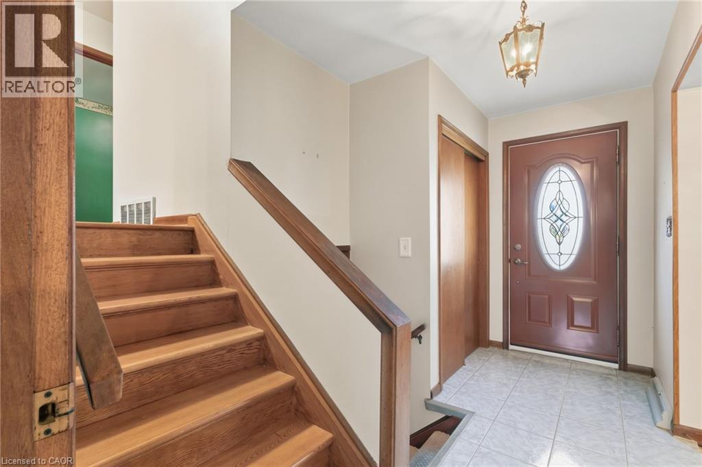 241 Tottenham Road, Burlington, Ontario  L7L 4G5 - Photo 5 - 40778054