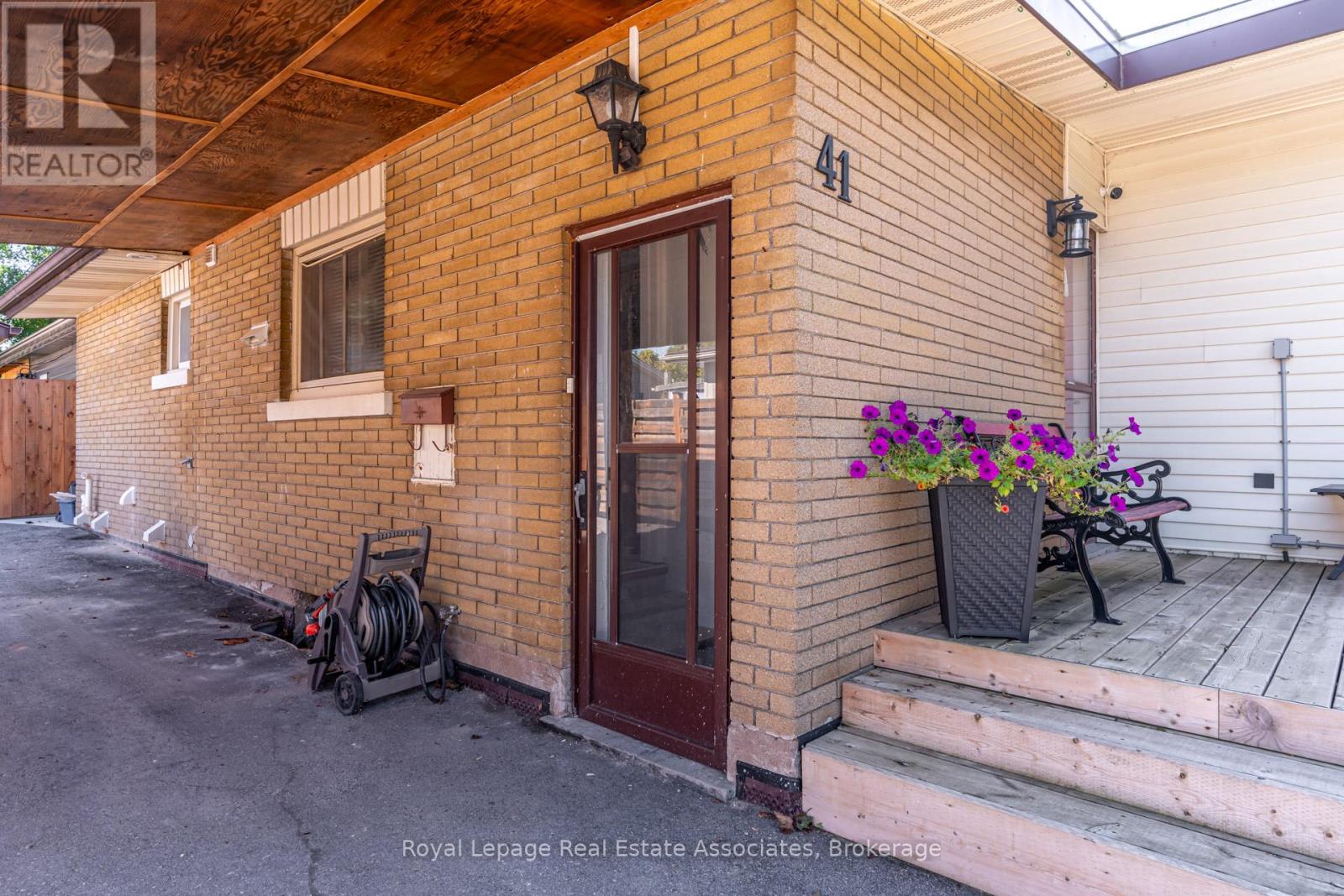 41 Woolley Street, Cambridge, Ontario  N1R 5J7 - Photo 2 - X12455634