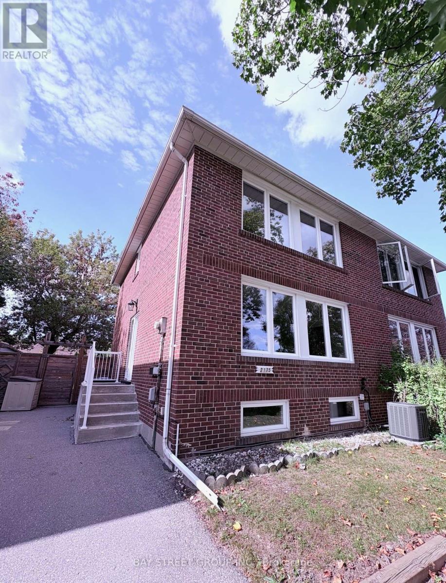 2175 Wiseman Court, Mississauga, Ontario  L5J 1P3 - Photo 4 - W12449872