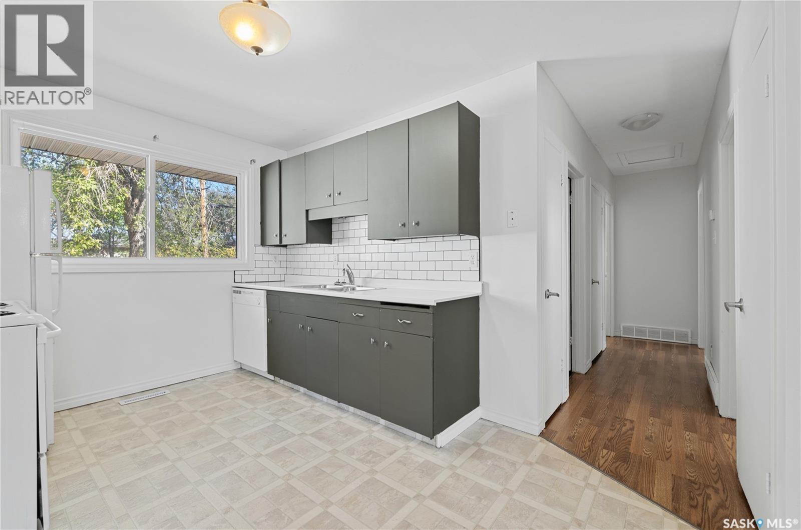 1222 7th Avenue N, Regina, Saskatchewan  S4R 0H4 - Photo 9 - SK020569