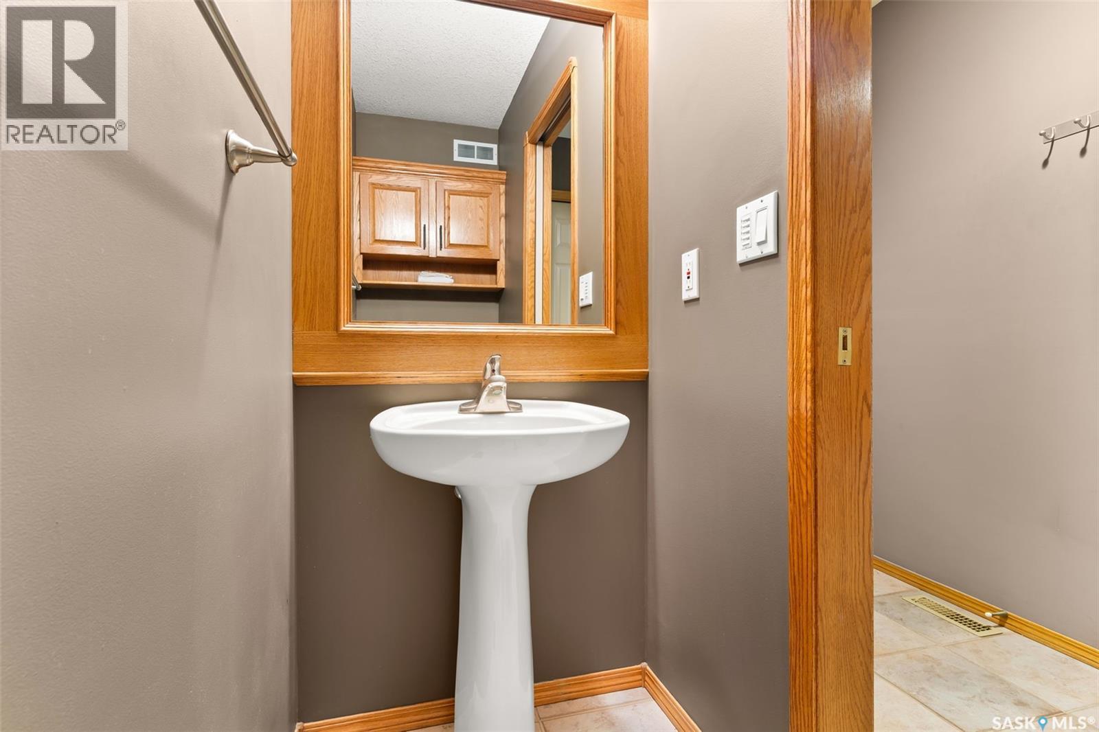 3023 Wimbledon Drive, Regina, Saskatchewan  S4V 2Y2 - Photo 18 - SK020465
