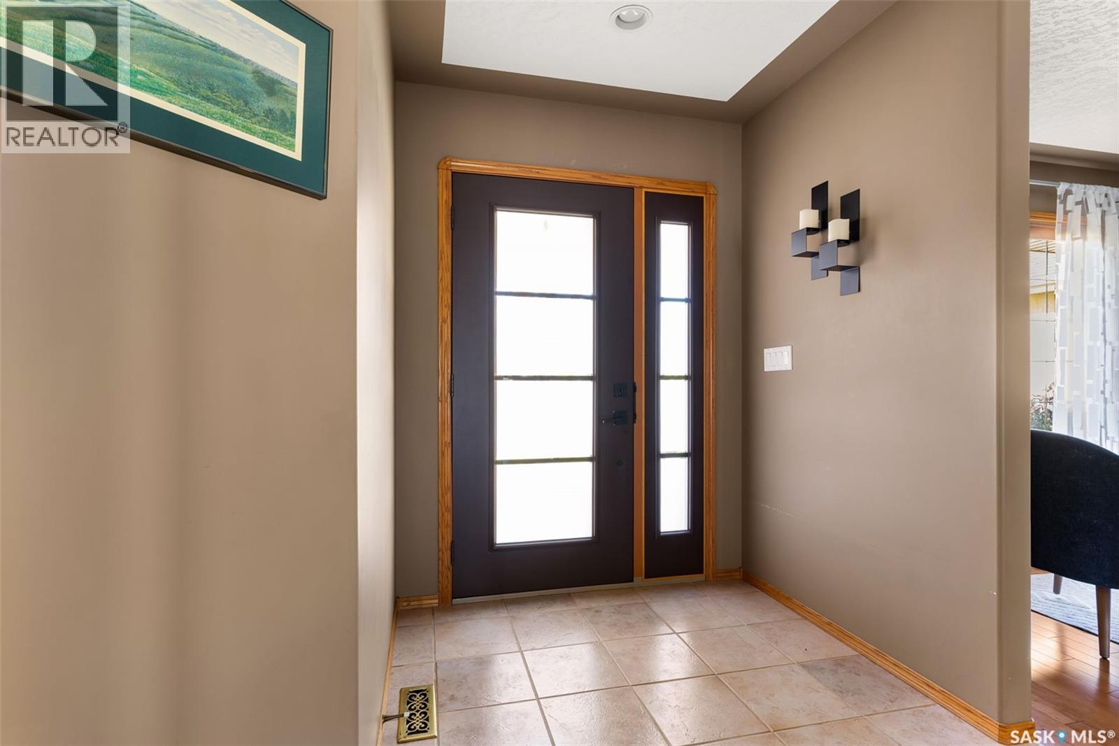 3023 Wimbledon Drive, Regina, Saskatchewan  S4V 2Y2 - Photo 3 - SK020465