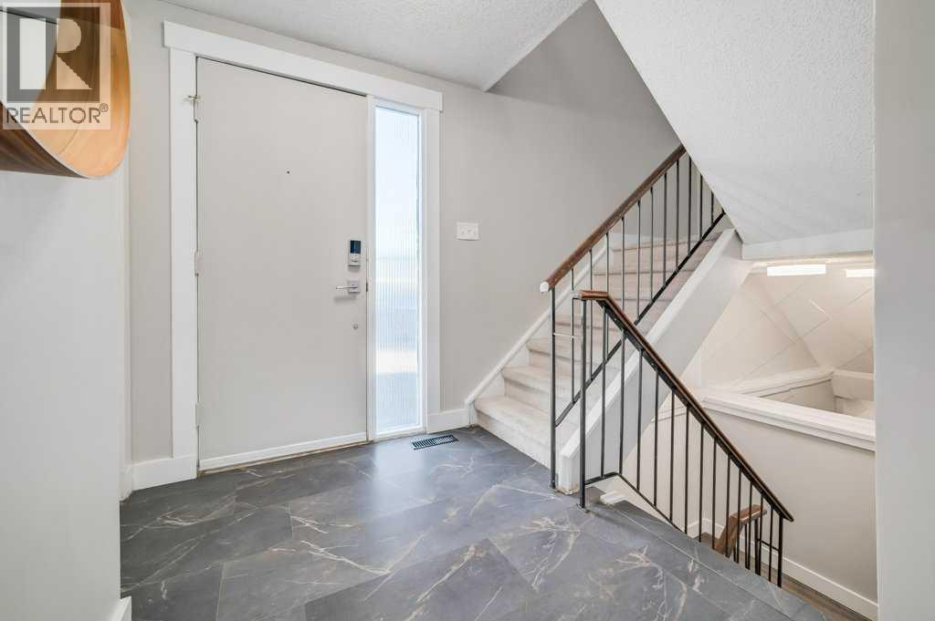 24, 2210 Oakmoor Drive Sw, Calgary, Alberta  T2V 4R4 - Photo 3 - A2263033