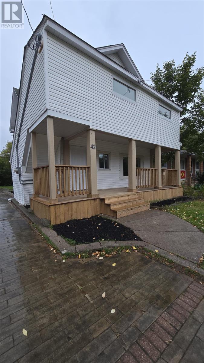 42 Knox Ave, Sault Ste. Marie, Ontario  P6B 3X9 - Photo 2 - SM252750