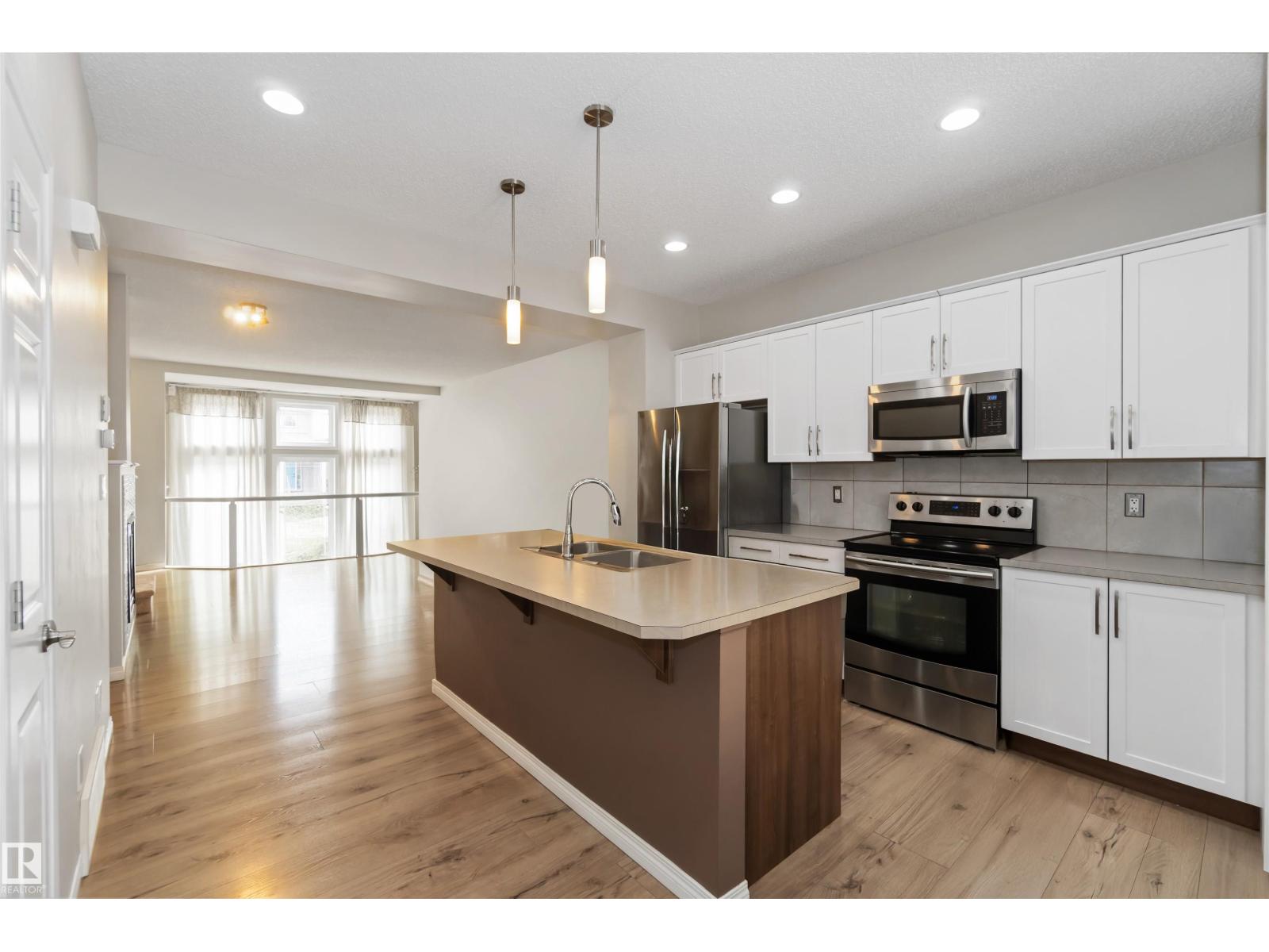 9932 221 St Nw, Edmonton, Alberta  T5T 4M7 - Photo 2 - E4461072