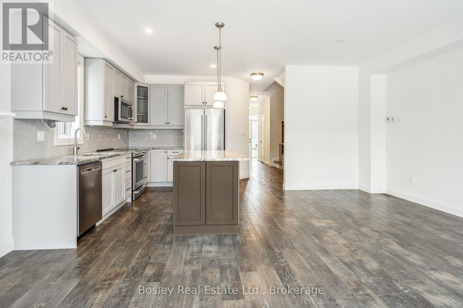 213 Yellow Birch Crescent, Blue Mountains, Ontario  L9Y 0R4 - Photo 10 - X12456533