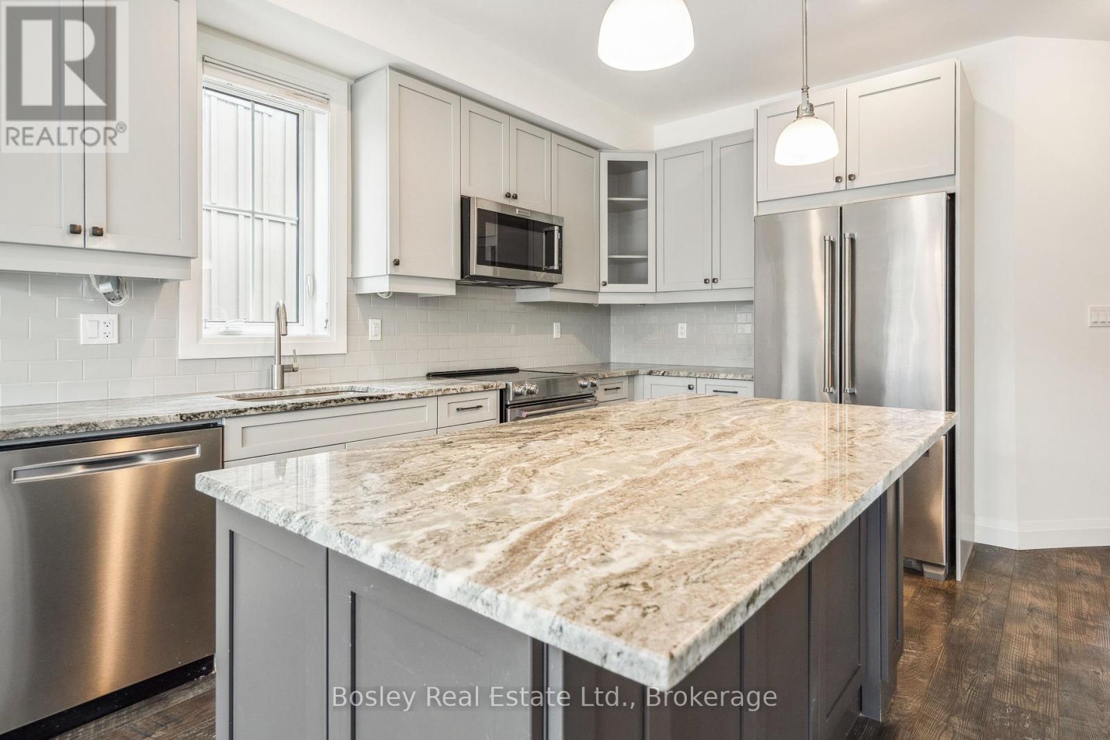 213 Yellow Birch Crescent, Blue Mountains, Ontario  L9Y 0R4 - Photo 11 - X12456533