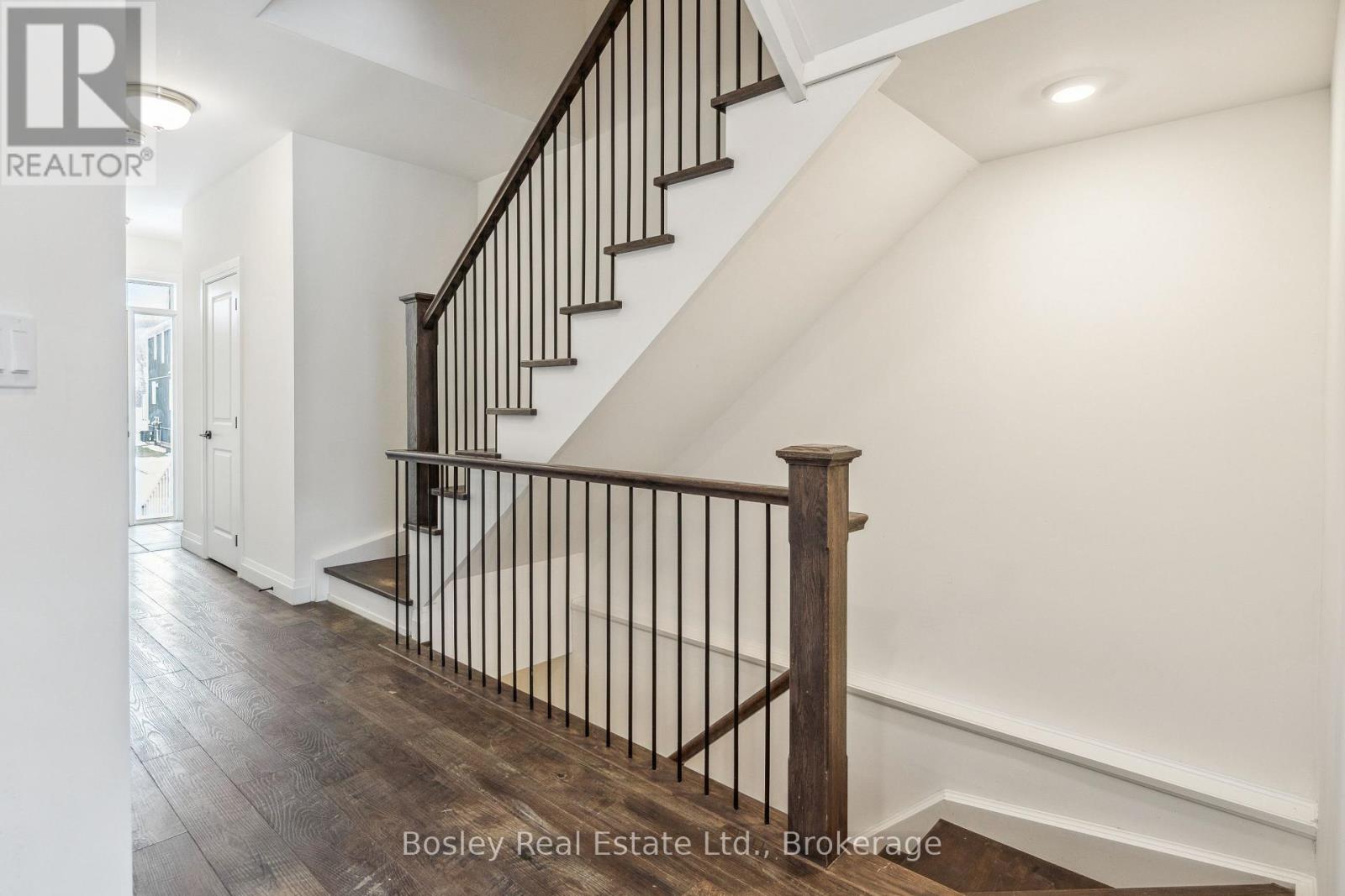 213 Yellow Birch Crescent, Blue Mountains, Ontario  L9Y 0R4 - Photo 14 - X12456533
